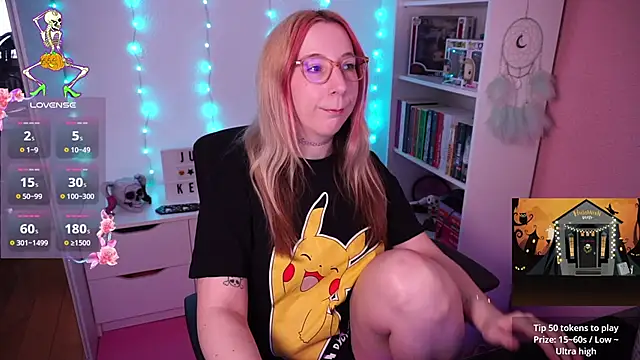 Snapshot of JustKerry chatting on October 2025 09:30:02 AM JustKerry online show from October 2025 09:30:02 AM