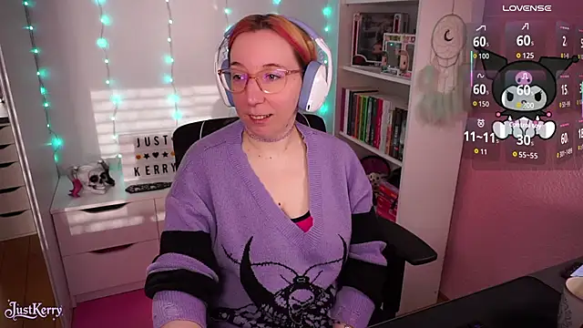 Snapshot of JustKerry chatting on November 2025 08:40:01 AM JustKerry online show from November 2025 08:40:01 AM