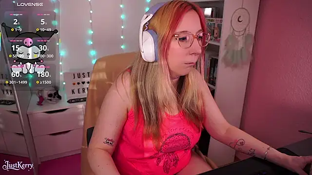 Snapshot of JustKerry chatting on November 2025 09:01:01 AM JustKerry online show from November 2025 09:01:01 AM