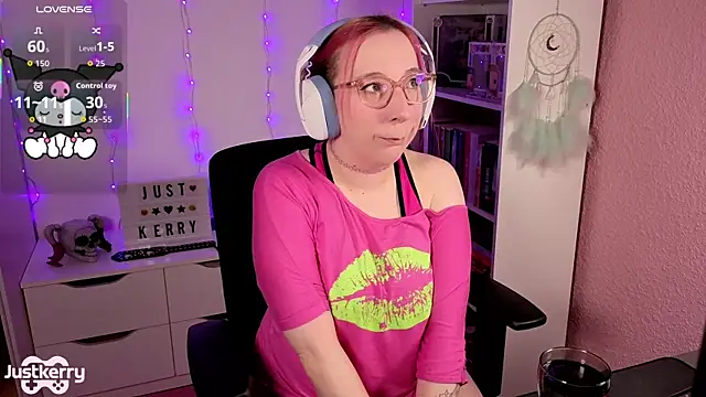 Snapshot of JustKerry chatting on November 2025 09:57:01 AM JustKerry online show from November 2025 09:57:01 AM