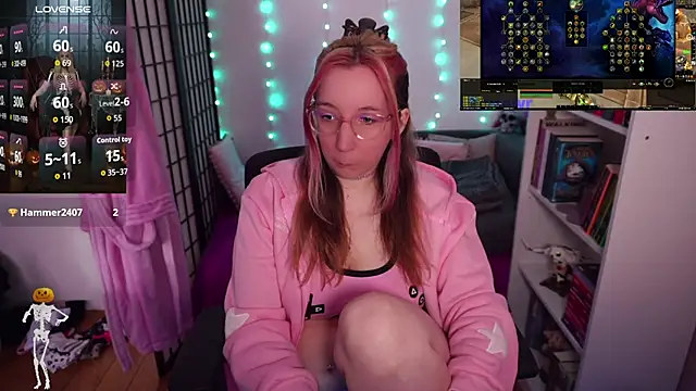 Snapshot of JustKerry chatting on October 2025 08:35:01 AM JustKerry online show from October 2025 08:35:01 AM