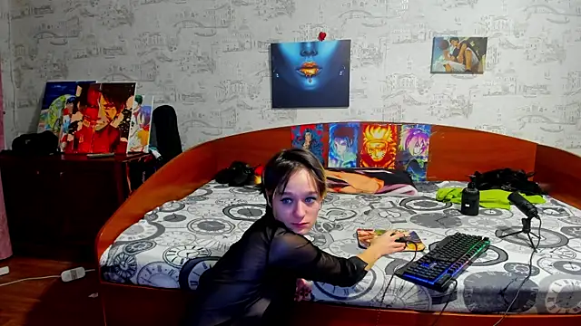 Snapshot of KagamiTayga chatting on November 2025 02:37:01 AM KagamiTayga online show from November 2025 02:37:01 AM