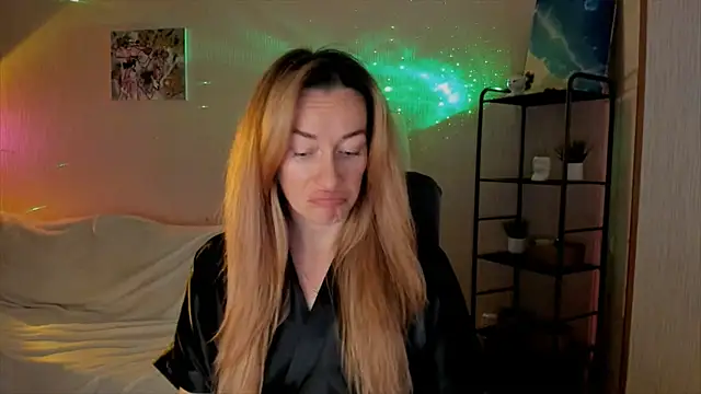 Snapshot of RebeccaMartinez chatting on November 2025 10:30:02 AM RebeccaMartinez online show from November 2025 10:30:02 AM