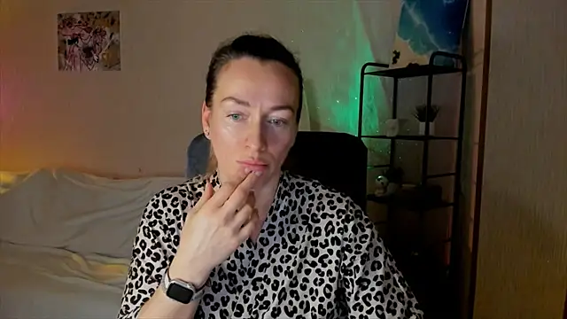 Snapshot of RebeccaMartinez chatting on November 2025 12:27:01 PM RebeccaMartinez online show from November 2025 12:27:01 PM