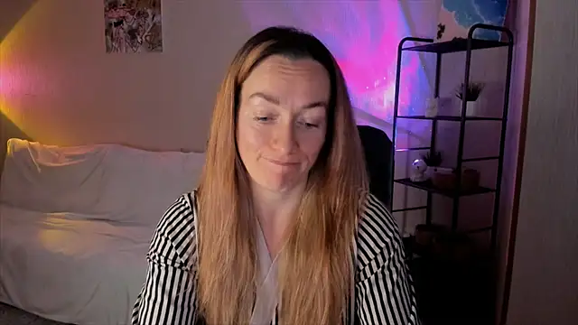 Snapshot of RebeccaMartinez chatting on December 2025 08:09:02 AM RebeccaMartinez online show from December 2025 08:09:02 AM