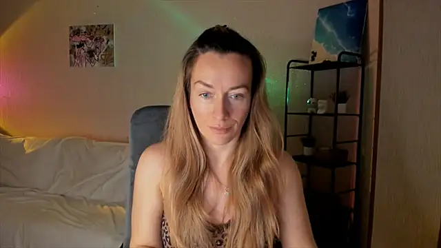 Snapshot of RebeccaMartinez chatting on November 2025 08:02:02 AM RebeccaMartinez online show from November 2025 08:02:02 AM