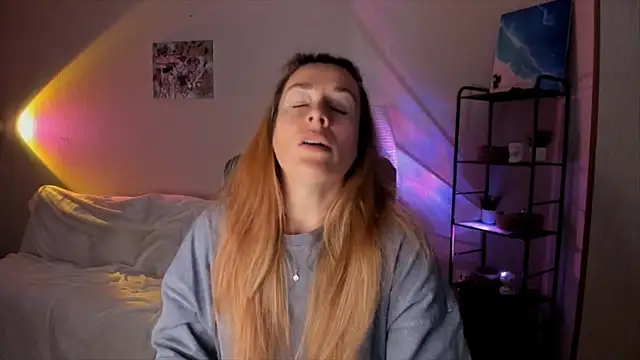 Snapshot of RebeccaMartinez chatting on October 2025 11:10:02 AM RebeccaMartinez online show from October 2025 11:10:02 AM