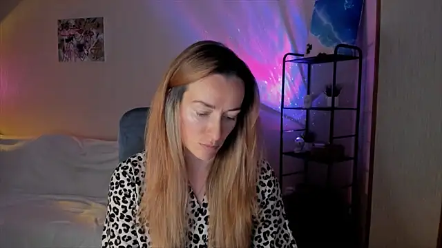 Snapshot of RebeccaMartinez chatting on November 2025 07:19:01 AM RebeccaMartinez online show from November 2025 07:19:01 AM