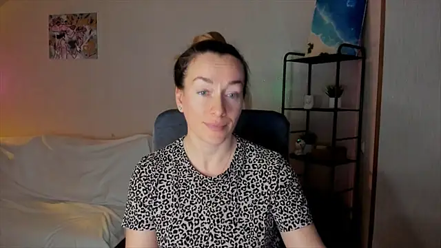 Snapshot of RebeccaMartinez chatting on December 2025 07:31:02 AM RebeccaMartinez online show from December 2025 07:31:02 AM