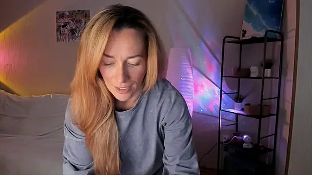 Snapshot of RebeccaMartinez chatting on October 2025 10:03:02 AM RebeccaMartinez online show from October 2025 10:03:02 AM