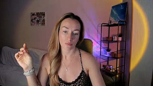 RebeccaMartinez online show from October 2025 10:49:02 AM