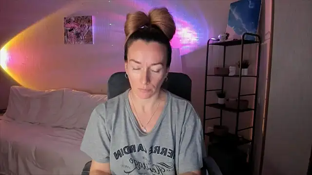 Snapshot of RebeccaMartinez chatting on November 2025 10:52:01 AM RebeccaMartinez online show from November 2025 10:52:01 AM