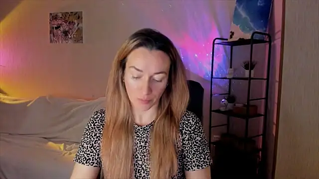 Snapshot of RebeccaMartinez chatting on December 2025 07:40:02 AM RebeccaMartinez online show from December 2025 07:40:02 AM