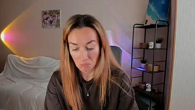 Snapshot of RebeccaMartinez chatting on October 2025 08:00:01 AM RebeccaMartinez online show from October 2025 08:00:01 AM