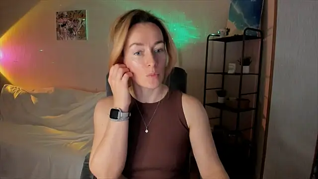 Snapshot of RebeccaMartinez chatting on November 2025 08:29:02 AM RebeccaMartinez online show from November 2025 08:29:02 AM