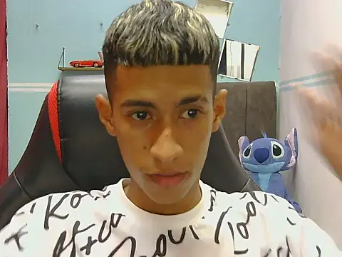 Angelstripboy online show from August 2026 08:05:02 PM