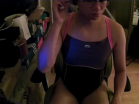 Snapshot of swimsuitloves chatting on October 2025 05:59:01 PM swimsuitloves online show from October 2025 05:59:01 PM