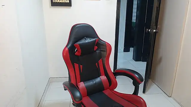 Liamiler01  online show from November 2025 11:37:02 PM