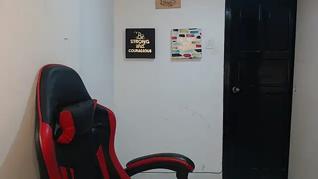 Liamiler01  online show from October 2025 12:37:02 PM