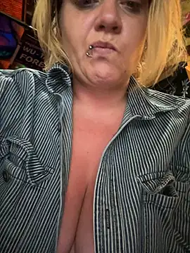 TrashleyRosebud online show from November 2025 12:53:02 PM