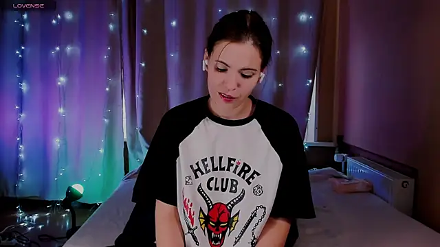 Erika Fix online show from April 2026 04:32:01 AM