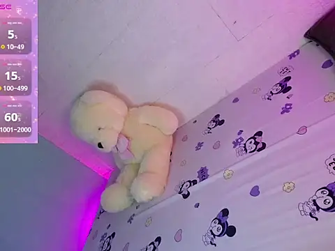 Snapshot of katie_white chatting on October 2025 01:01:02 PM katie white online show from October 2025 01:01:02 PM