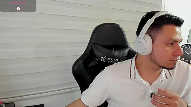 Snapshot of Rick_Diesel_ chatting on May 2026 04:11:02 AM Rick Diesel online show from May 2026 04:11:02 AM