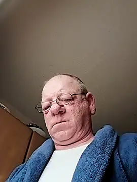 Kuschelb online show from November 2025 07:41:01 AM