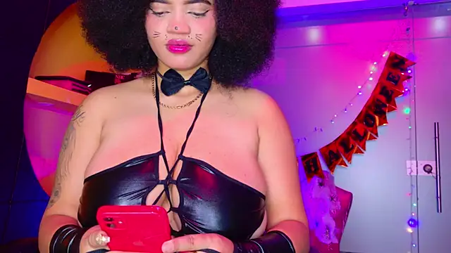 MalaikaBrown online show from November 2025 04:30:01 AM