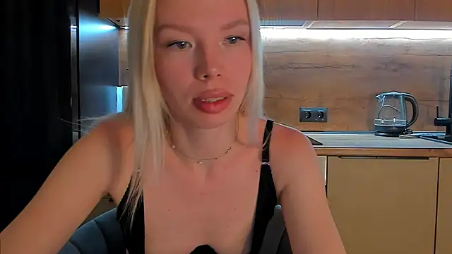 Olivia Bells online show from May 2026 09:18:02 PM