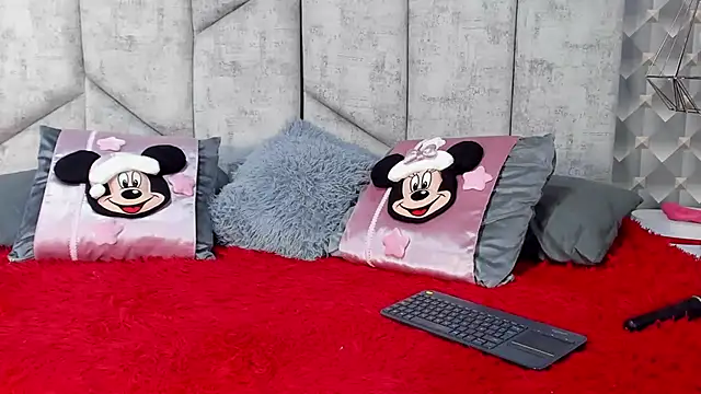 NiicolleMiller online show from November 2025 09:42:01 AM