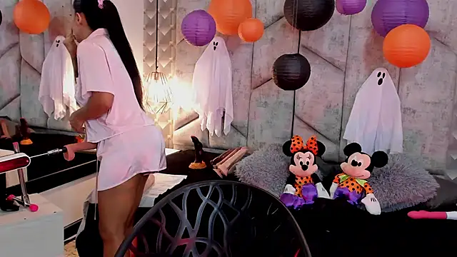 NiicolleMiller online show from October 2025 12:38:02 PM