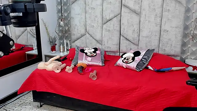 NiicolleMiller online show from December 2025 08:04:02 PM