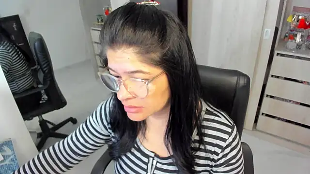 Snapshot of BellaFlaming chatting on June 2026 11:27:02 AM BellaFlaming online show from June 2026 11:27:02 AM