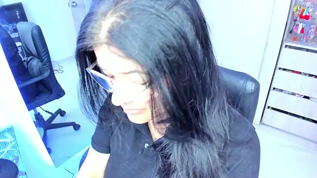 Snapshot of BellaFlaming chatting on June 2026 11:43:02 AM BellaFlaming online show from June 2026 11:43:02 AM