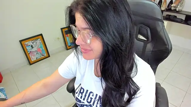 BellaFlaming online show from April 2026 10:44:02 AM