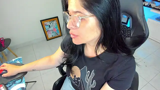 BellaFlaming online show from April 2026 10:52:01 AM