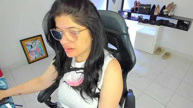 BellaFlaming online show from April 2026 10:55:02 AM