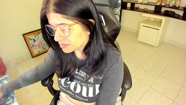 BellaFlaming online show from April 2026 10:44:02 AM
