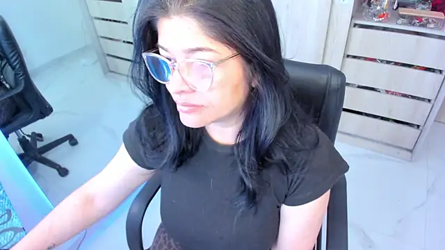 Snapshot of BellaFlaming chatting on June 2026 12:10:02 PM BellaFlaming online show from June 2026 12:10:02 PM