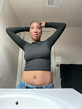 Snapshot of Iceblanca chatting on February 2026 01:31:02 PM Iceblanca online show from February 2026 01:31:02 PM