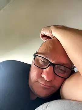 Snapshot of vanjbi45 chatting on October 2025 02:18:02 PM vanjbi45 online show from October 2025 02:18:02 PM