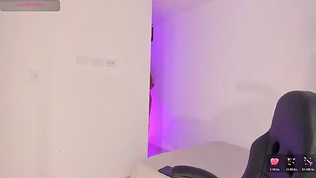 Snapshot of AnitaHaywood_ chatting on November 2025 08:24:01 PM AnitaHaywood online show from November 2025 08:24:01 PM