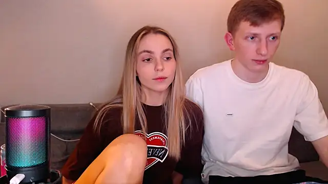 juliaanddima online show from December 2025 10:31:01 PM