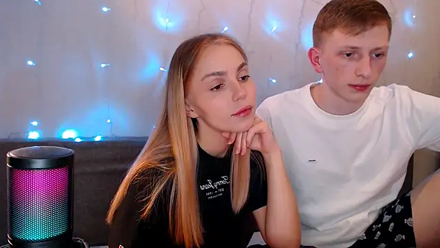 juliaanddima online show from September 2025 10:54:02 PM