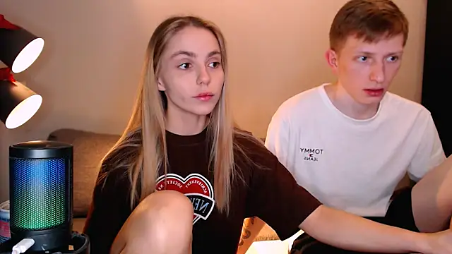 juliaanddima online show from November 2025 09:36:01 PM