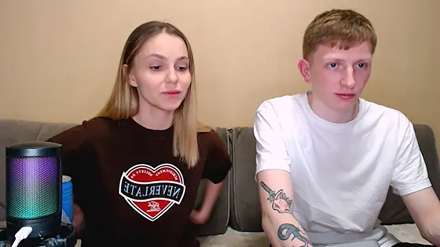 juliaanddima online show from March 2026 10:20:01 PM