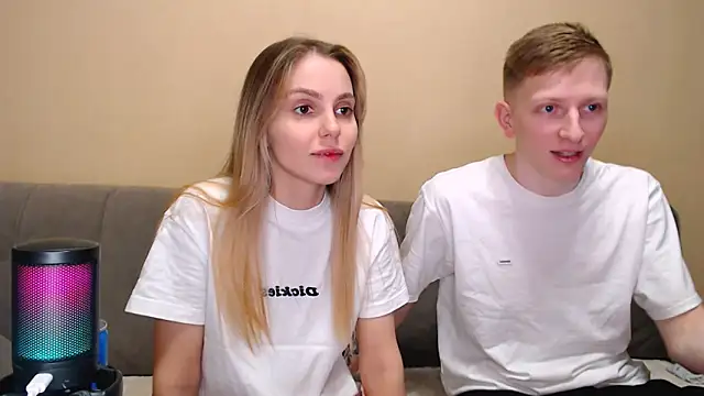 juliaanddima online show from March 2026 11:01:02 PM