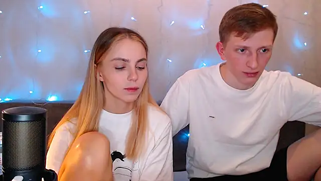 juliaanddima online show from October 2025 09:38:02 PM
