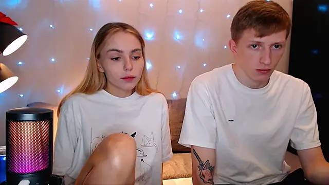 juliaanddima online show from October 2025 09:47:01 PM
